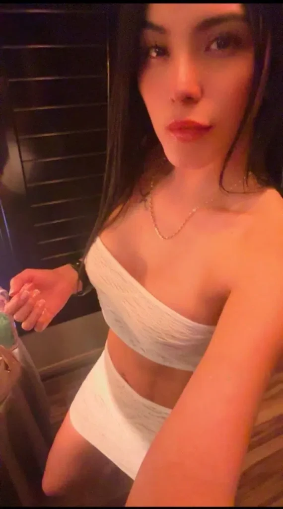 Luna toma selfie para escorts Mujeresconclase-072