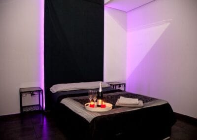 Diskret rum med privat inredning i en bordell i Malaga