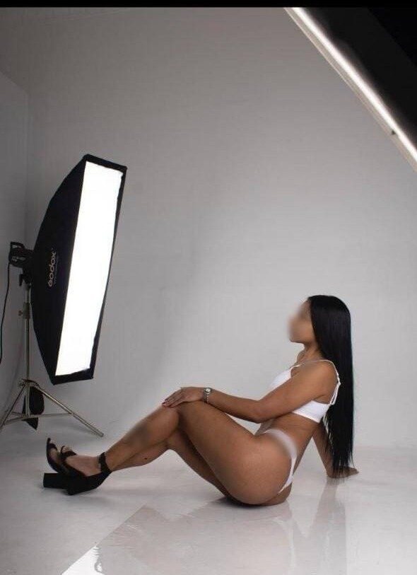 Caterina, escort de 29 años posa en la agencia Mujeresconclase en ropa intima-152